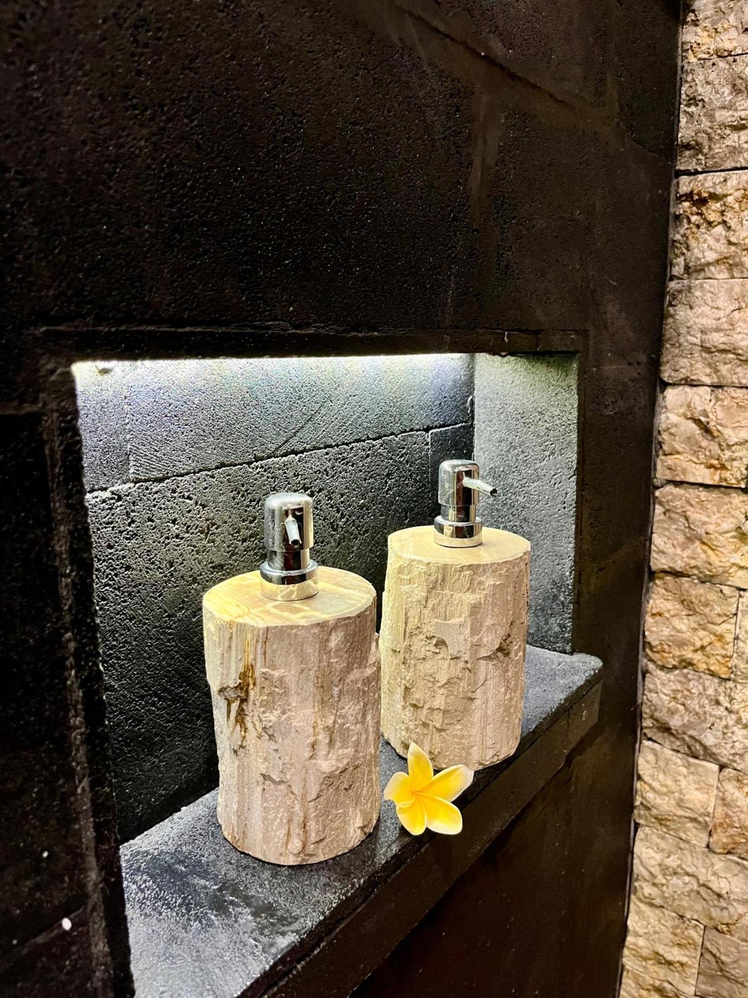Bamboo Oasis Hotel Убуд Екстериор снимка